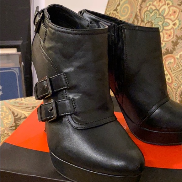 G by Guess black booties! Size 8.5 - Picture 2 of 5